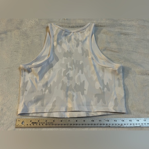 BNWT Buffbunny Aurora White Camo Crop Top - Picture 4 of 6